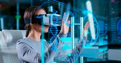 Mujer con gafas de realidad aumentada visualizando datos