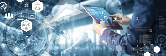Foto de una tablet con iconos industriales