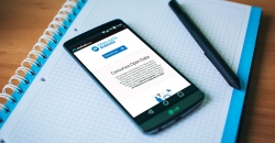 Mobile phone showing an image of the Eskadi open data competition.