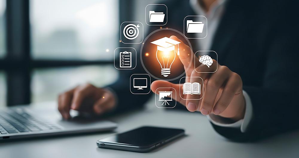 Ordenador con iconos Recursos Educativos Abiertos (REA): innovación, colaboración y acceso universal
